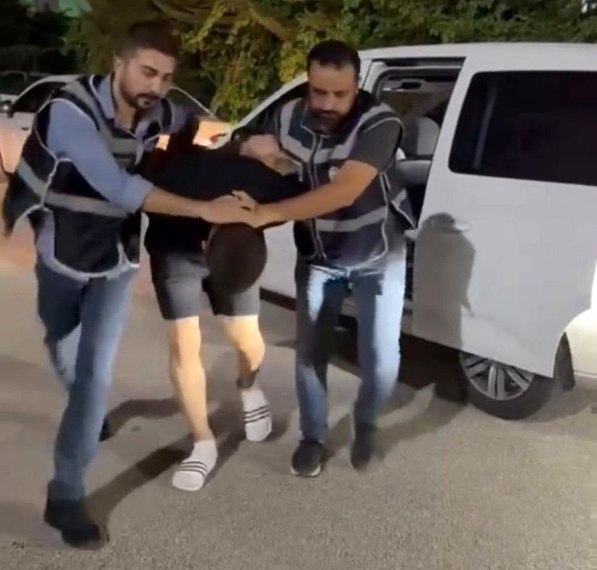 Adana'da Motosiklet Sürücüsüne Saldıran Şahıs Gözaltına Alındı