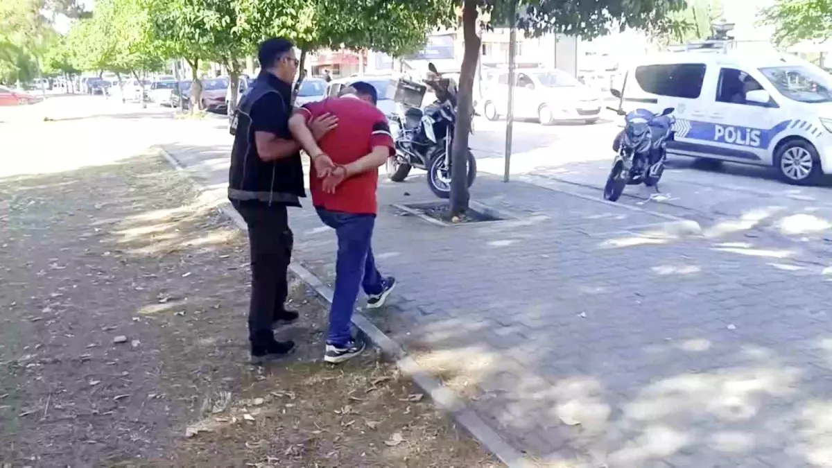 Adana'da Uyuşturucu Kullanımına Yönelik Denetim: Bir Şüpheli Suçüstü Yakalandı