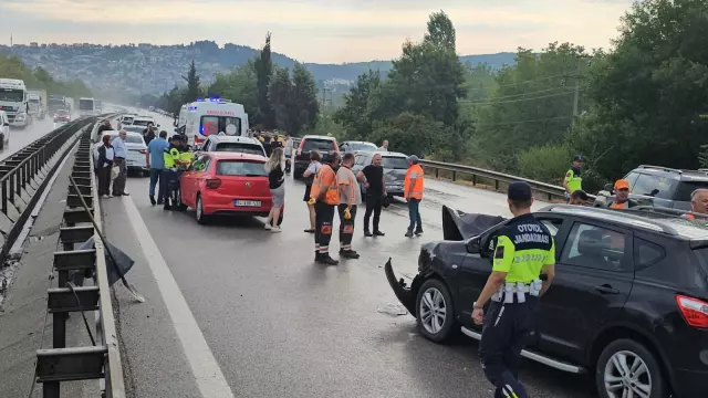 sakarya da zincirleme kaza 10 yarali 18922696 2436 m
