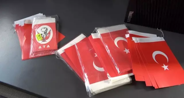 taksim de turk bayrakli duygu somurusune poli 18922871 o