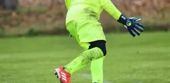 8 saniye kuralı nedir, futbolda 8 saniye kuralı ne demek? Kaleci topu elinde kaç saniye tutabilir?