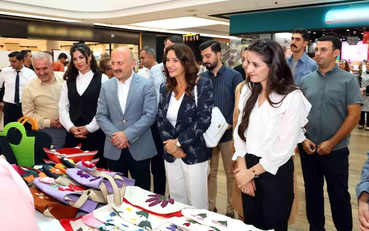 Adıyaman Valisi Osman Varol, Kadın Üreticilerin Sergisini Ziyaret Etti