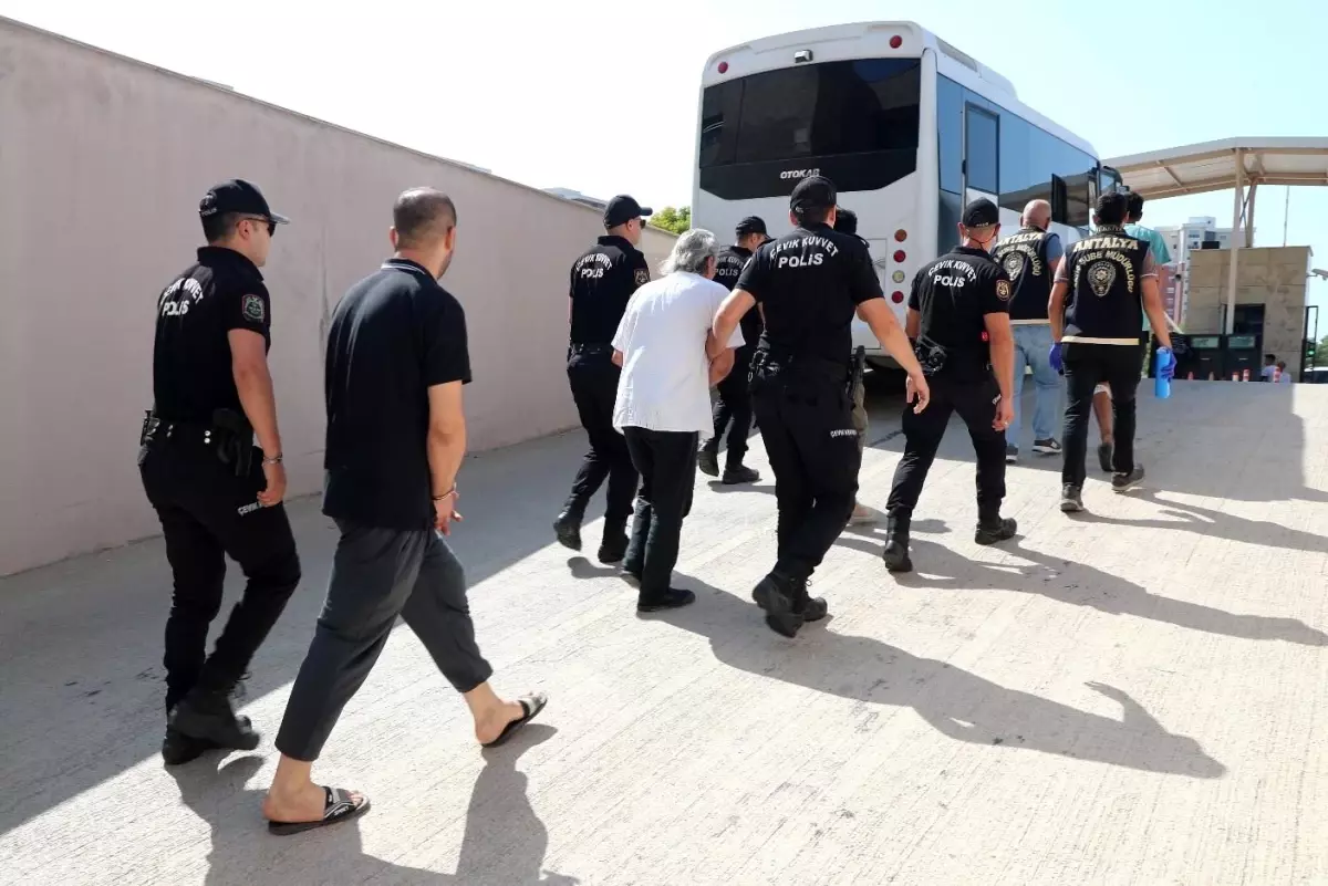 Antalya'da Eş Zamanlı Operasyon: 171 Kişi Yakalandı