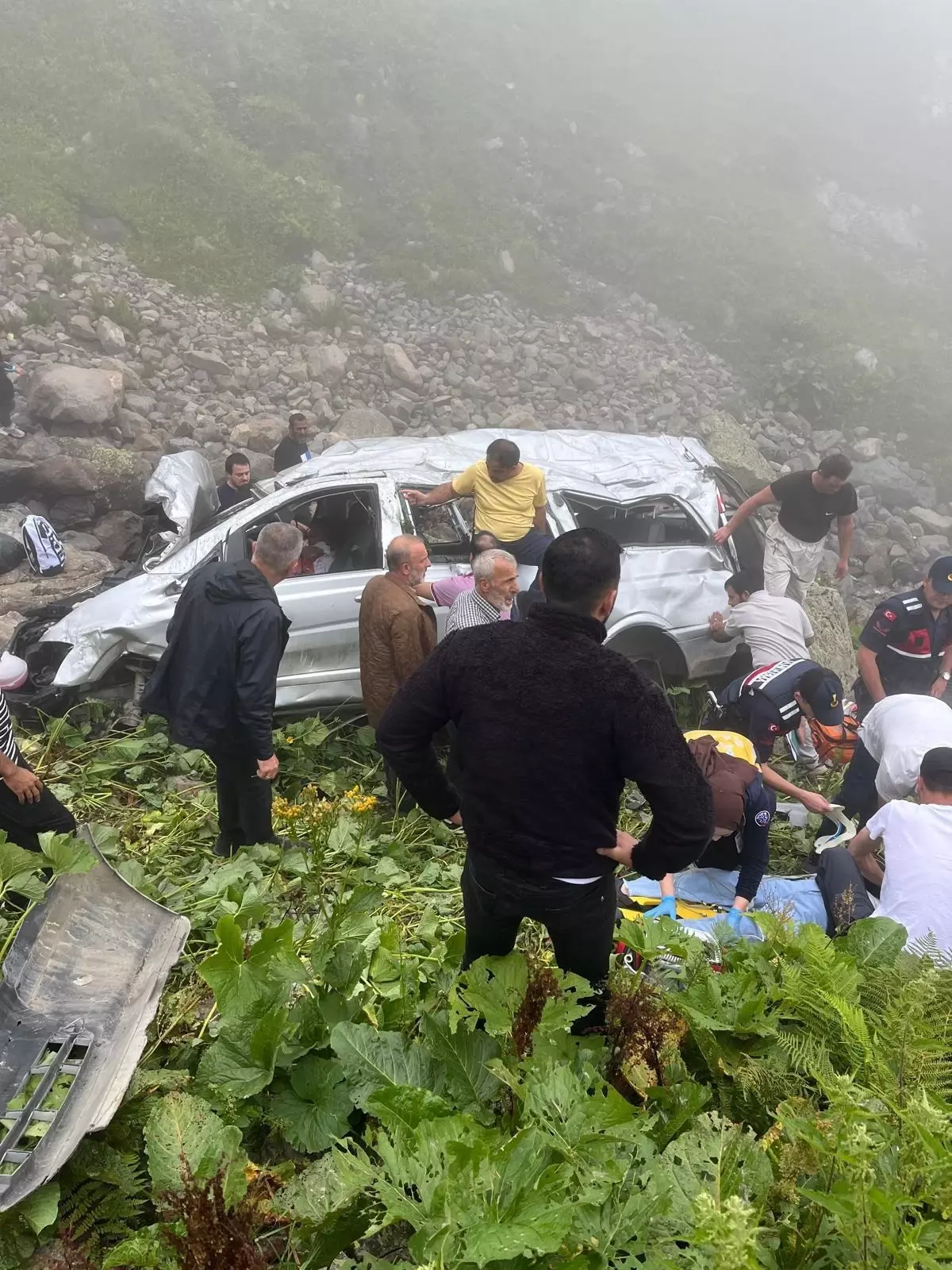 Trabzon'da Minibüs Uçuruma Yuvarlandı: 2 Ölü, 4 Yaralı