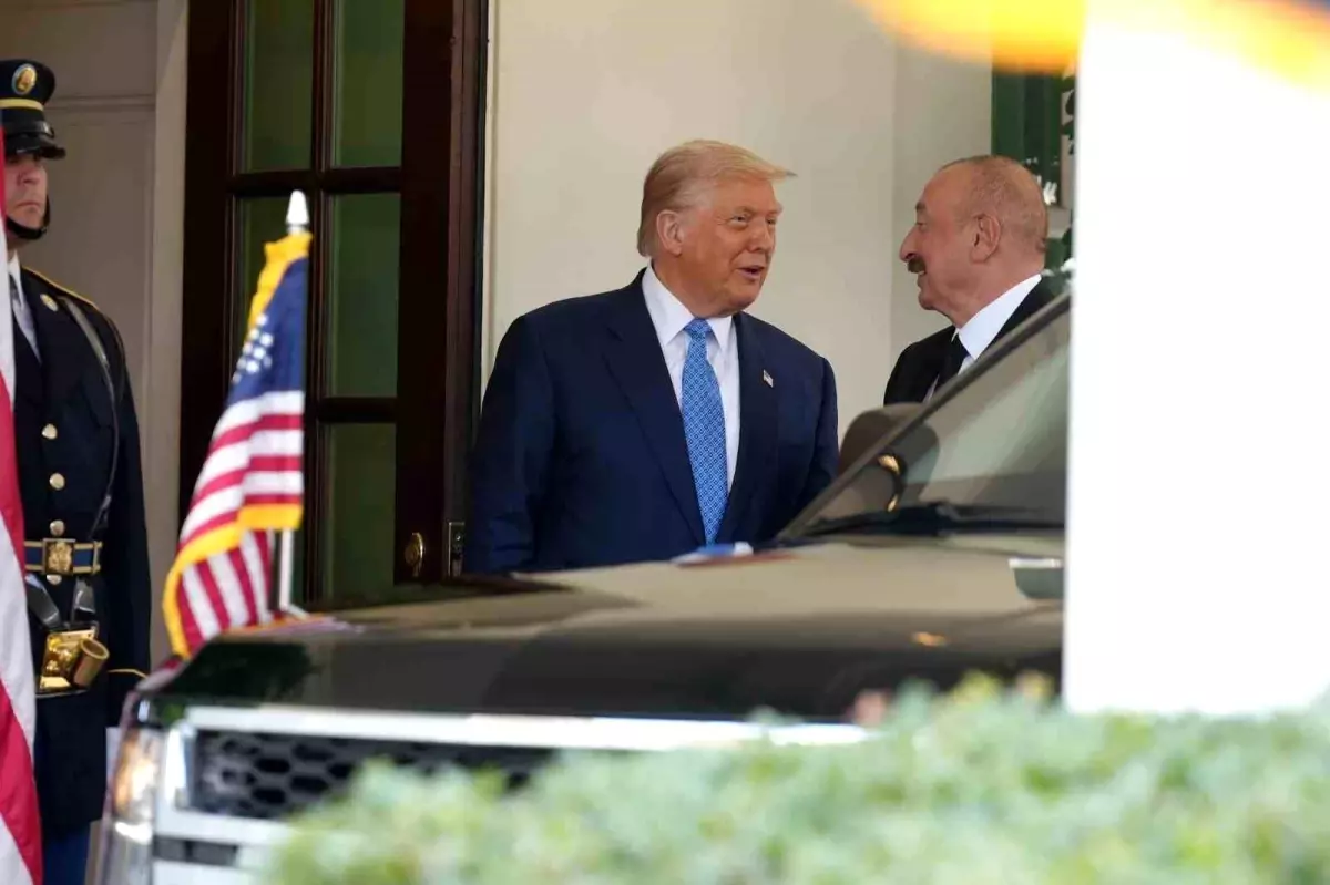 Azerbaycan Cumhurbaşkanı Aliyev, Beyaz Saray'da Trump ve Paşinyan ile Üçlü Görüşme Gerçekleştiriyor