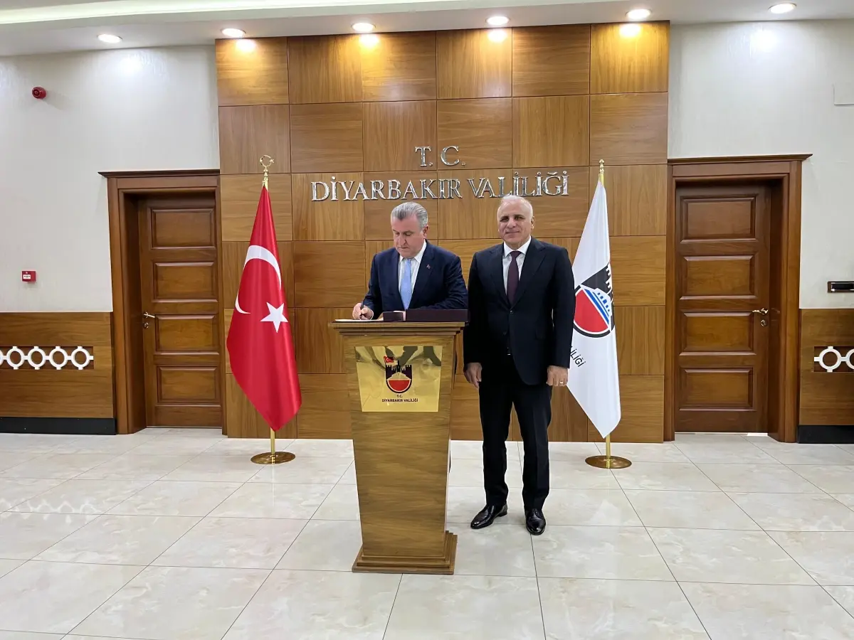 Gençlik ve Spor Bakanı Osman Aşkın Bak, Diyarbakır'da