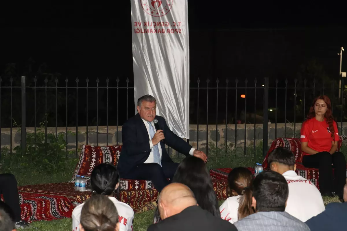 Gençlik ve Spor Bakanı Osman Aşkın Bak, Diyarbakır'da Gençlik Buluşması'na Katıldı