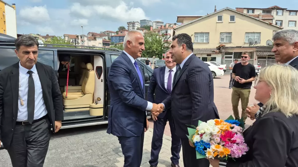 Bakan Ersoy Ereğli'de Esnafı Ziyaret Etti