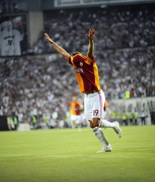 baris alper yilmaz dan harry kewell sevinci 18929257 1820 m