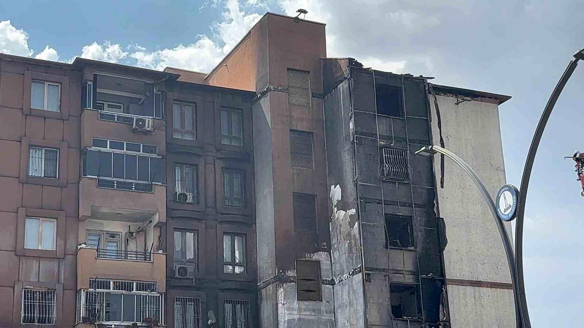 Gaziantep'te Apartmanda Yangın: 15 Yaralı