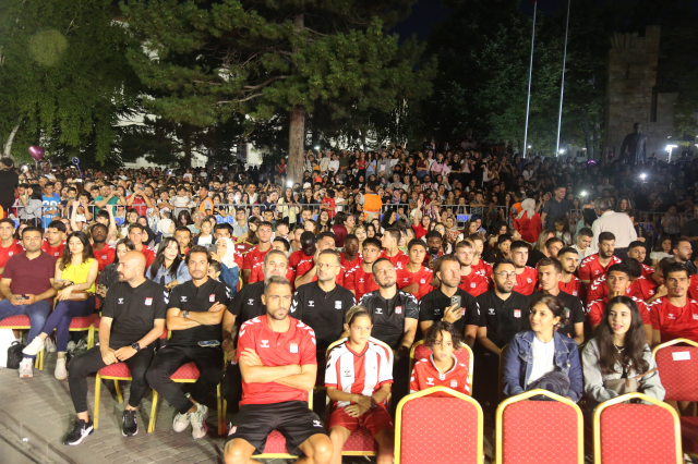 bizim evimiz super lig dir diyerek gozunu 18925791 7741 m