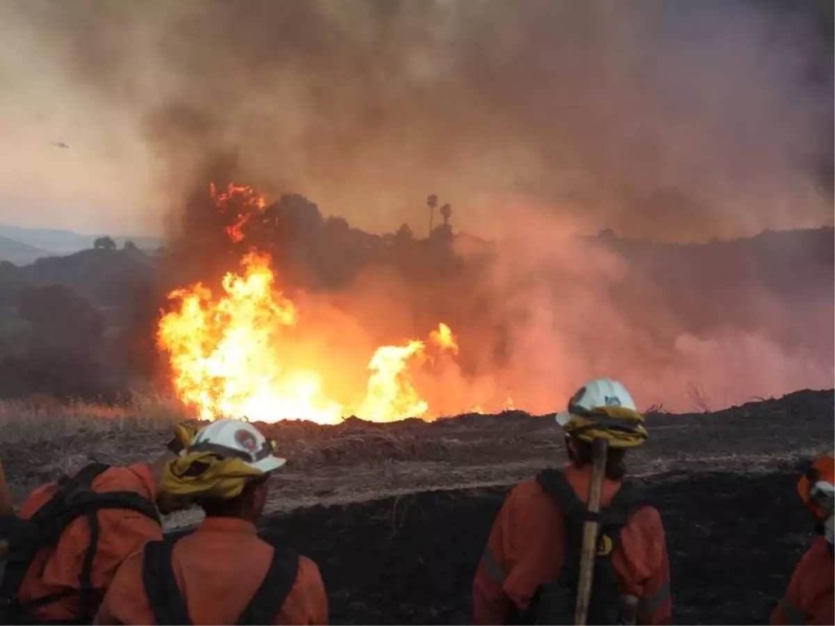 California'da Yangınlar Sebebiyle 2 Bin 700 Kişi Tahliye Edildi