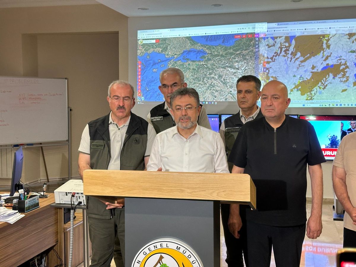 Tarım ve Orman Bakanı Yumaklı Yangın Yönetim Merkezi'nde Açıklamalarda Bulundu