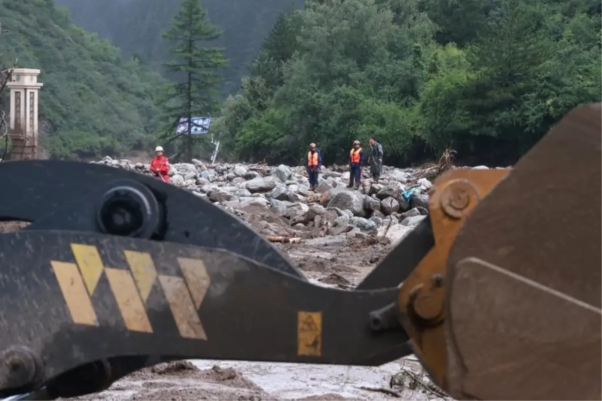 Çin'de Sel Felaketi: 10 Ölü, 33 Kayıp