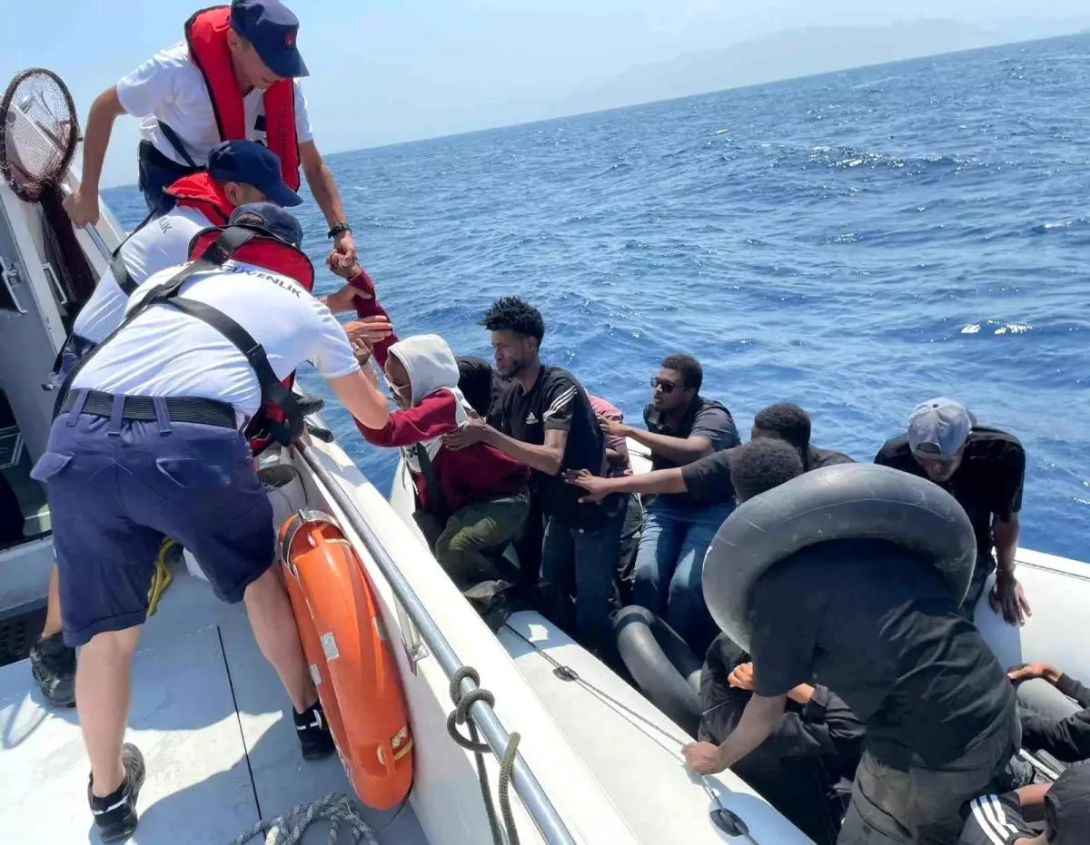 Seferihisar Açıklarında Düzensiz Göçmen Kurtarma Operasyonu