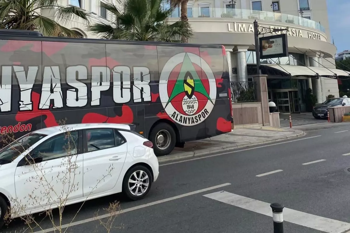 Fenerbahçe maçı ertelenen Alanyaspor İstanbul'a geldi! İşte nedeni