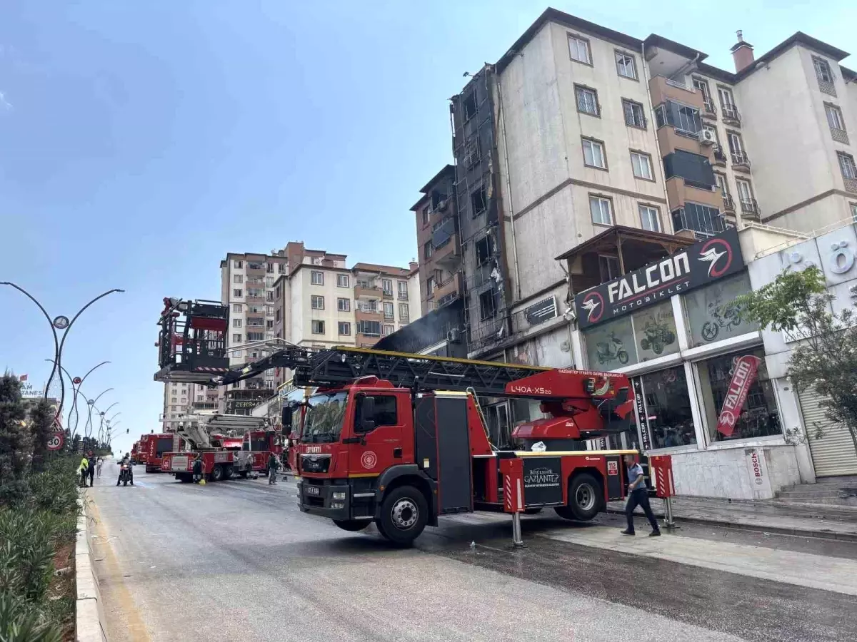 Gaziantep'te 5 Katlı Binada Yangın: 23 Kişi Dumandan Etkilendi