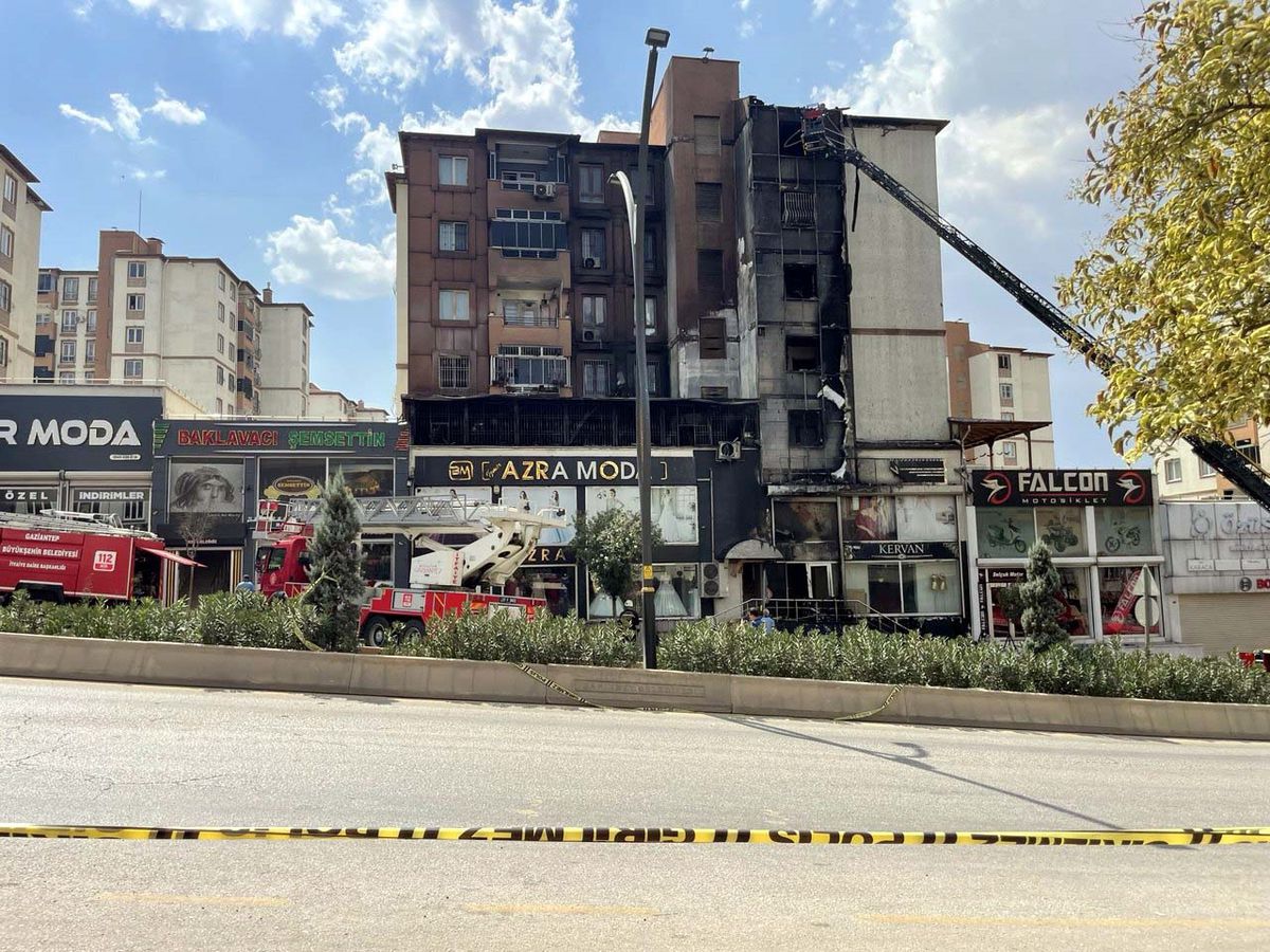 Gaziantep'te 5 Katlı Apartmanda Yangın: 23 Kişi Dumandan Etkilendi