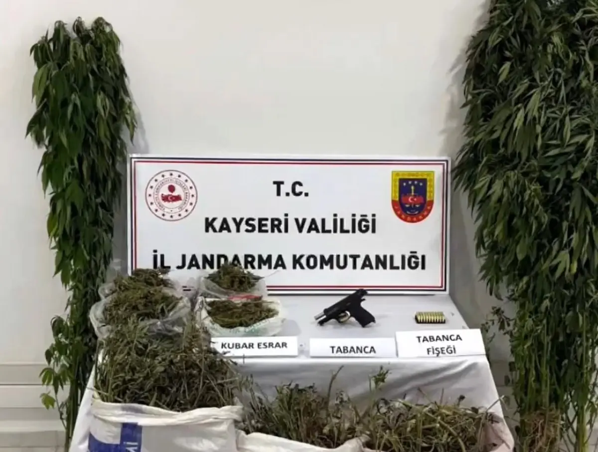 Kayseri'de Uyuşturucu Operasyonu: 3.8 Kilo Uyuşturucu ve Silah Ele Geçirildi