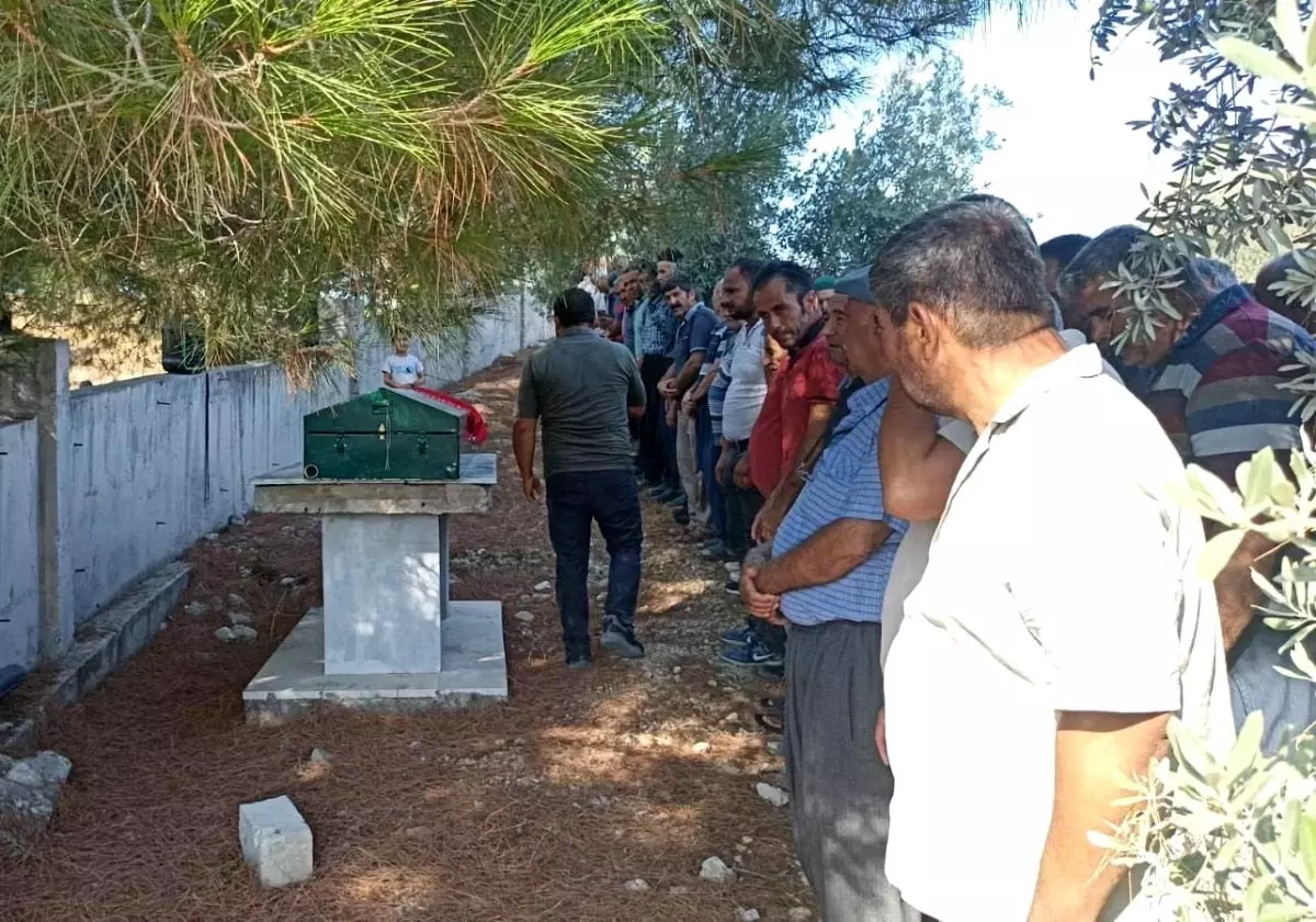 Aydın'da Üniversite Öğrencisi Vuruldu, Cenazesi Mersin'de Toprağa Verildi