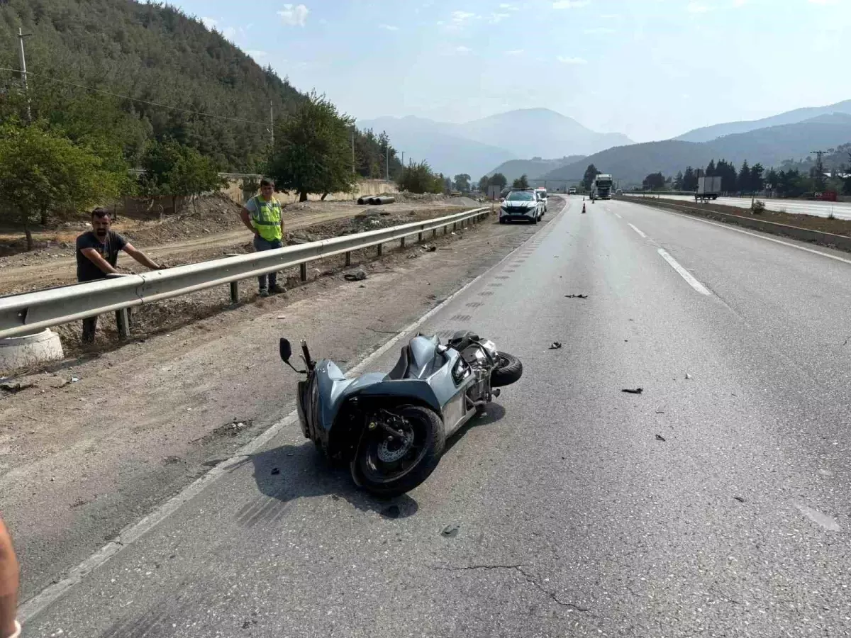 Osmaniye'de İki Motosikletin Çarpıştığı Kazada İki Kişi Yaralandı