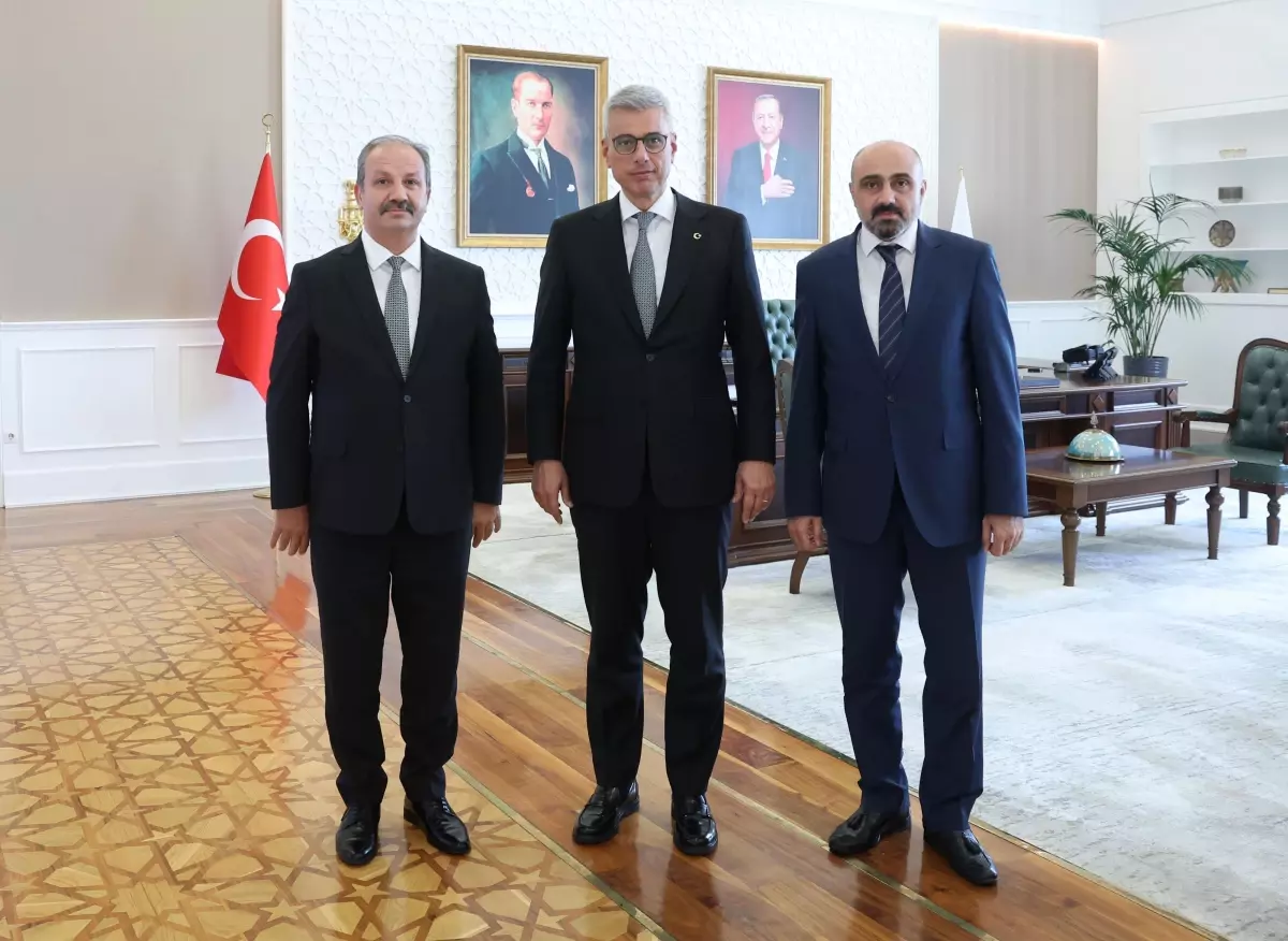 Sağlık-Sen'den Bakan Memişoğlu'na Ziyaret