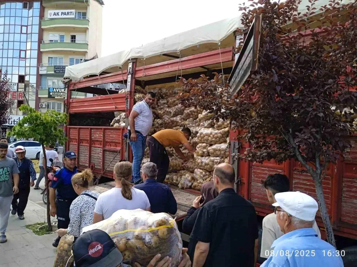 Afyonkarahisar'da Ücretsiz Patates Dağıtımı