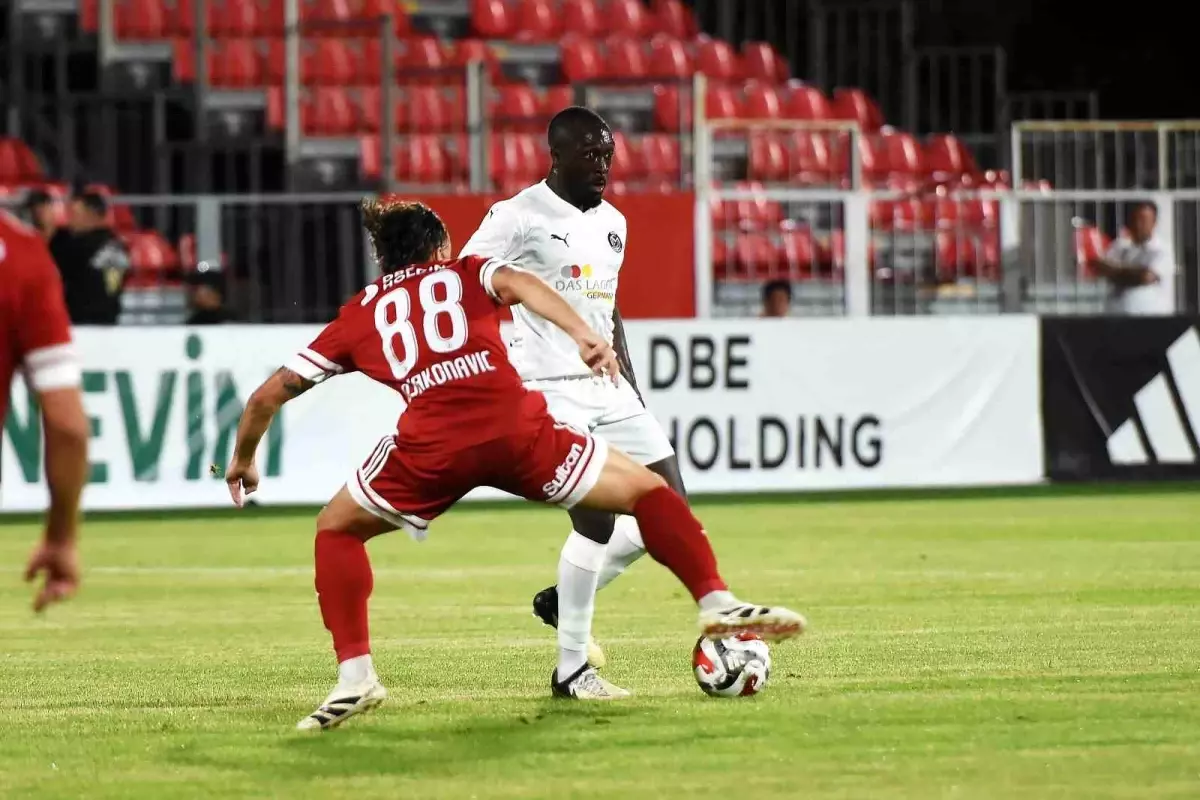 Ümraniyespor, Trendyol 1. Lig Açılış Maçında Manisa FK'yı 2-1 Geçti