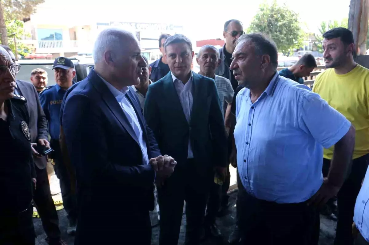 Diyarbakır'da Traktörcüler Sitesi'nde Yangın: 19 Traktör ve 3 Dükkan Kullanılamaz Hale Geldi