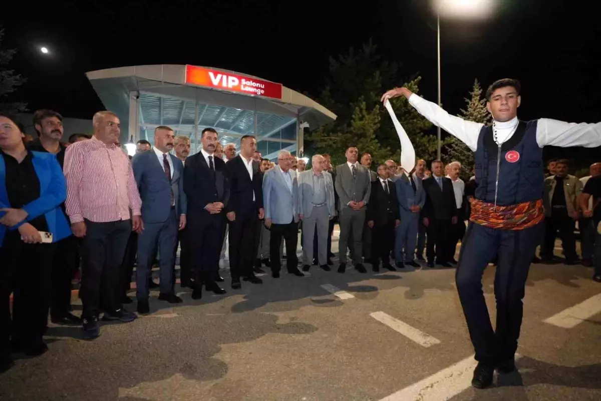 MHP Genel Başkan Yardımcısı Semih Yalçın Erzurum'da Karşılandı