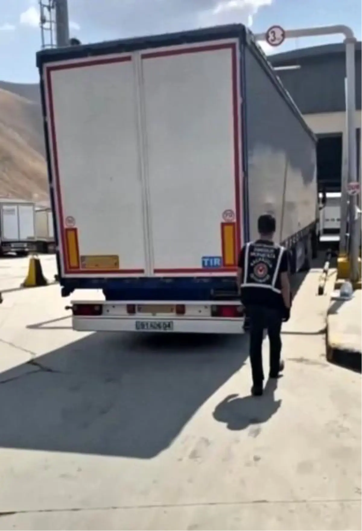 Yüksekova'da Tırda 65 Kilo Uyuşturucu Ele Geçirildi