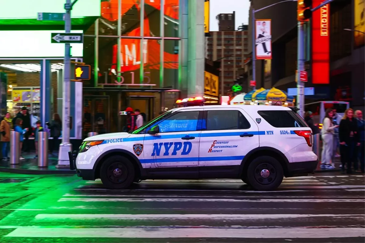 New York'ta Times Meydanı'nda Silahlı Saldırı: 3 Yaralı