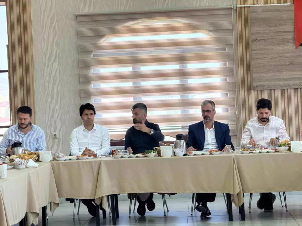AK Parti Ağrı İl Başkanı İlhami Yıldız, STK Temsilcileriyle Bir Araya Geldi AK Parti Ağrı İl Başkanı İlhami Yıldız, STK Temsilcileriyle Bir Araya Geldi