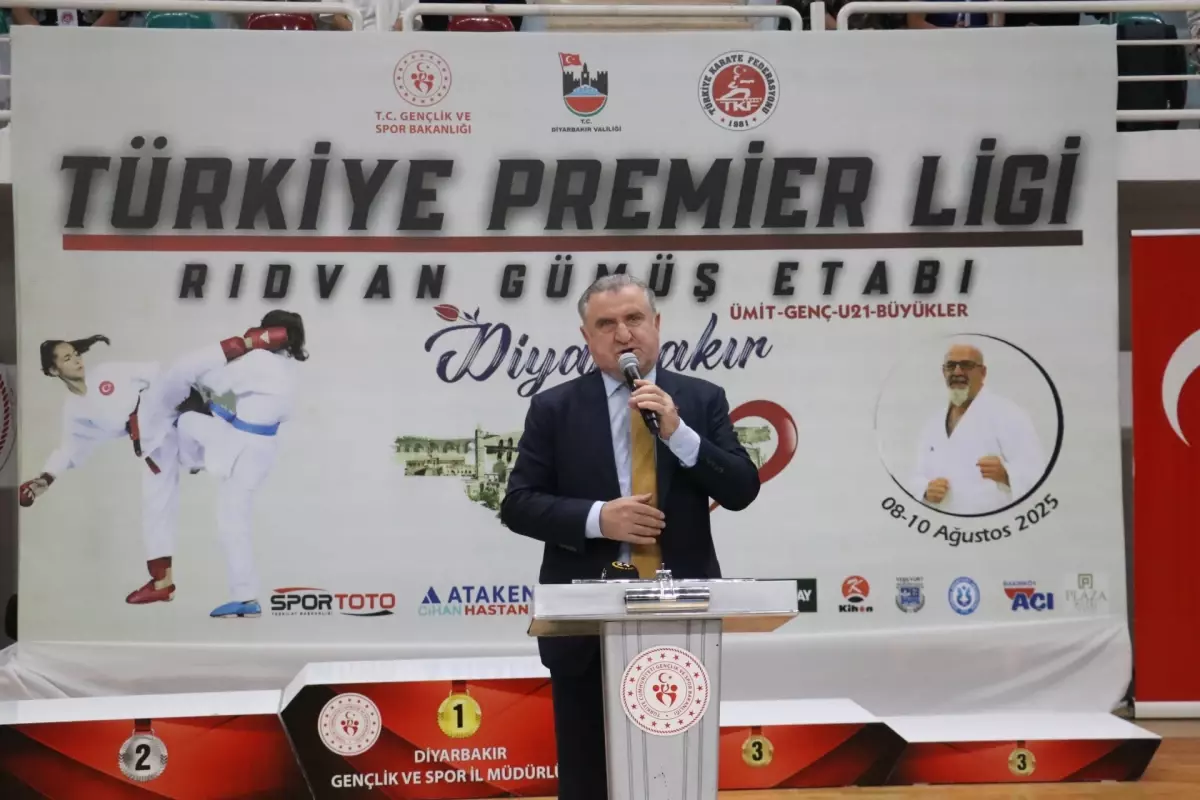 Bakan Bak, Diyarbakır'da Spor Yatırımlarını Açıkladı