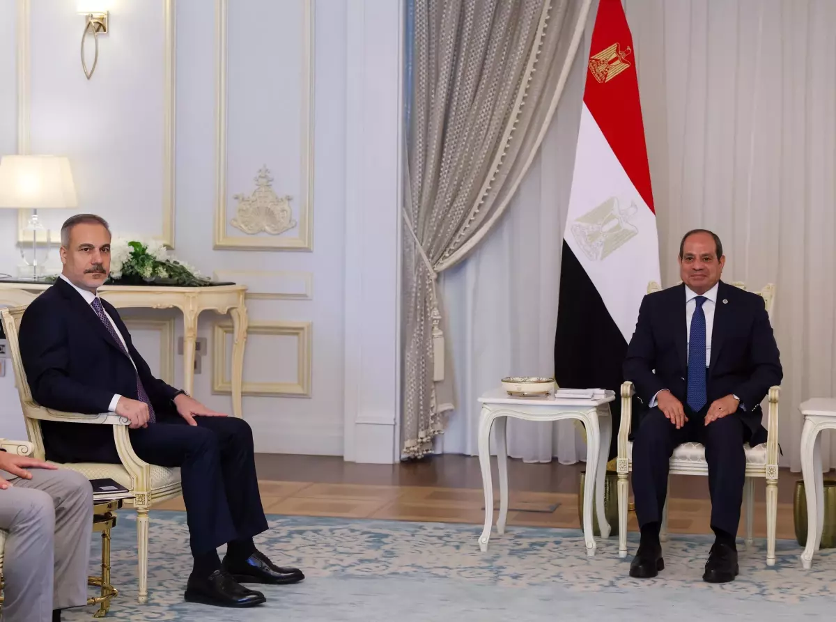Dışişleri Bakanı Hakan Fidan Mısır'da Abdulfettah es-Sisi ile Görüştü