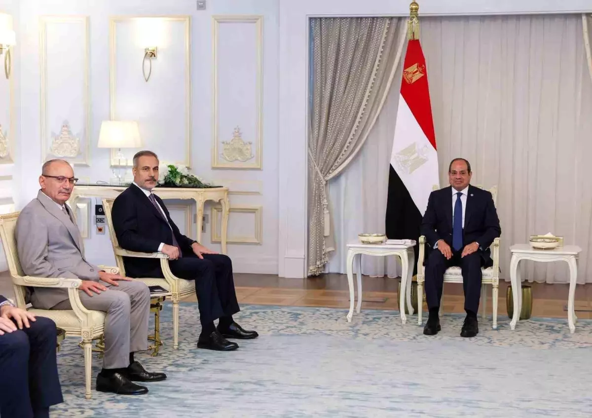 Dışişleri Bakanı Hakan Fidan Mısır'da Abdulfettah es-Sisi ile Görüştü