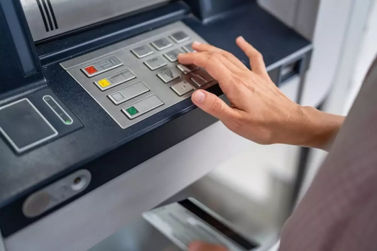 Bankalarda yeni dönem! ATM'den para yatırma işlemlerine düzenleme geldi
