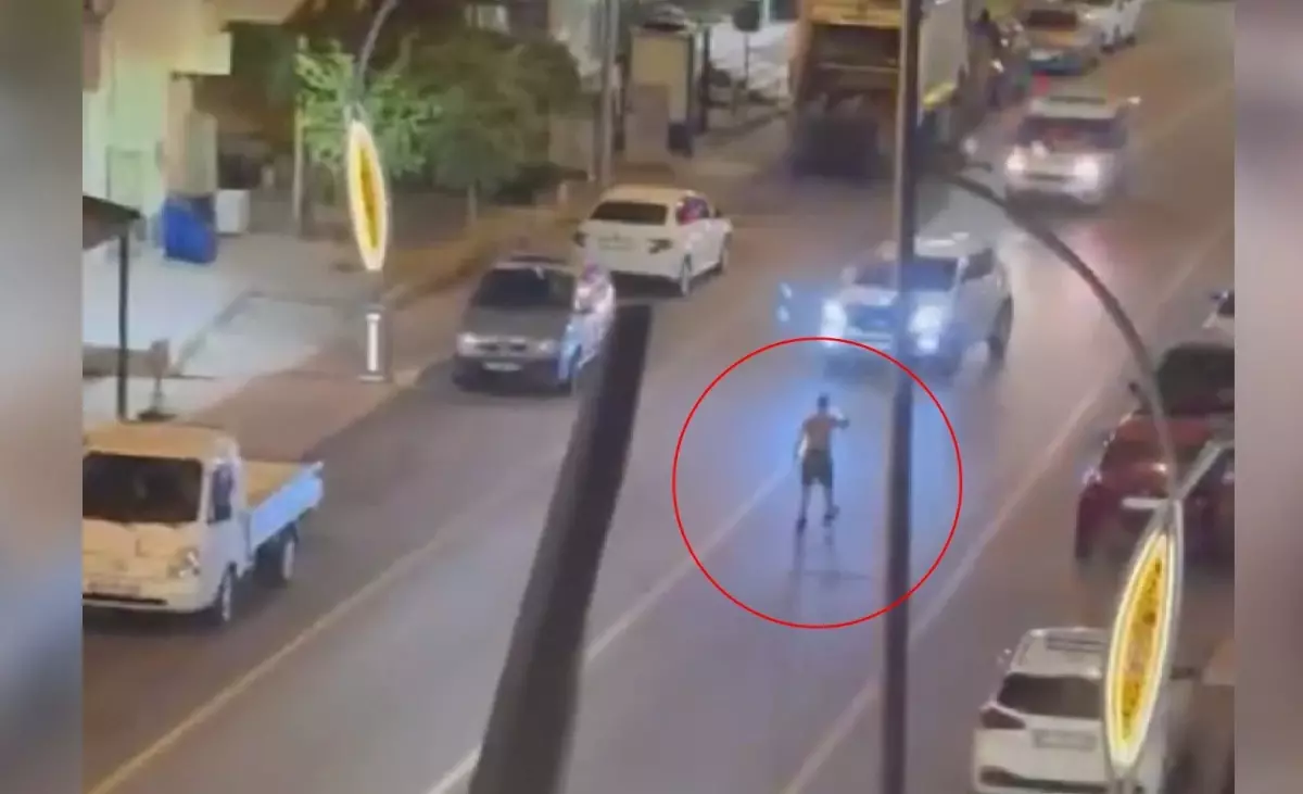 Yalova'da Araçlara Bıçakla Saldıran Şüpheli Polise Teslim Edildi