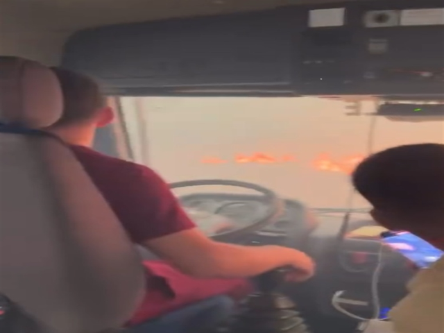 Çanakkale'de ekipler yangının ortasında kalmış! İşte dehşet anları