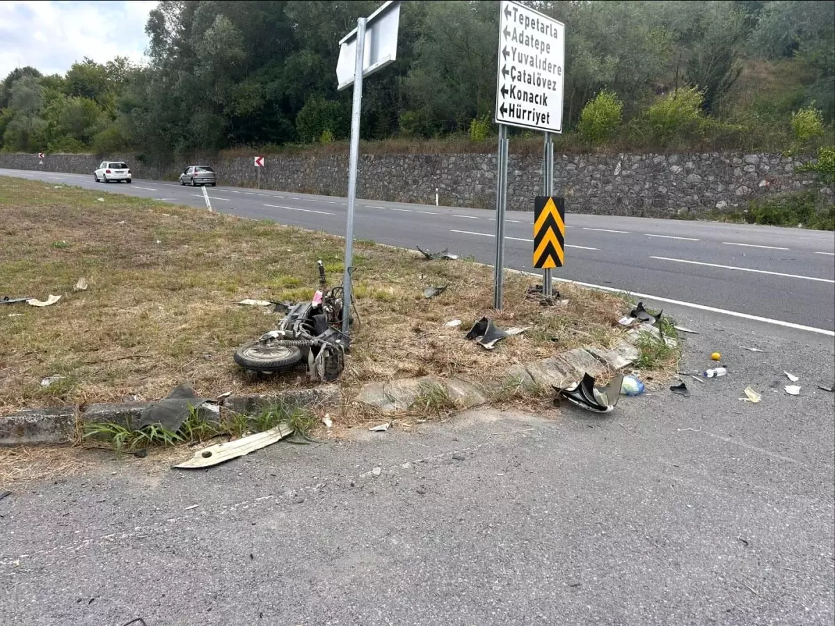 Sakarya'da Otomobil ile Elektrikli Bisiklet Çarpıştı: 1 Ölü