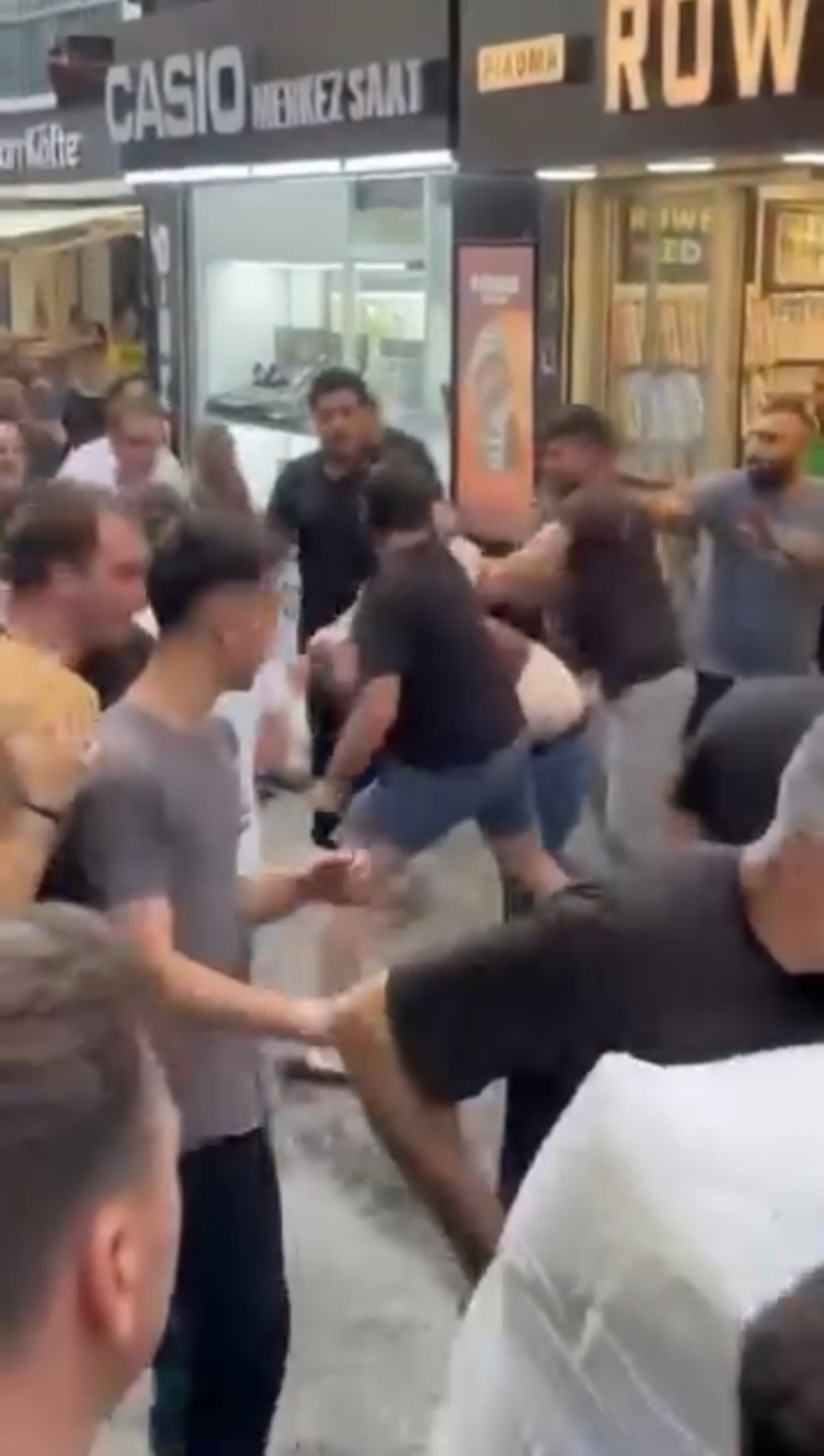 Fatih'te Esnaf Arasında Kavga: 2 Yaralı