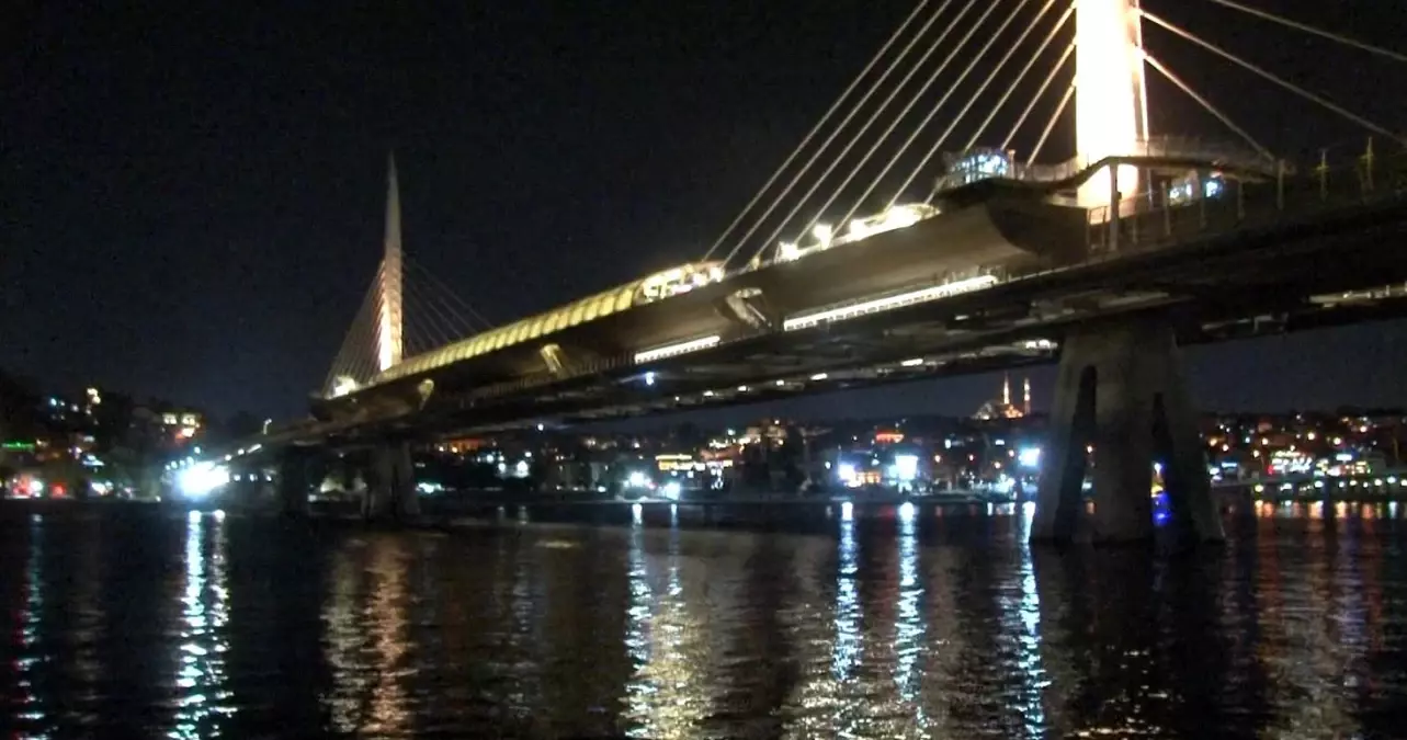 Beyoğlu'nda Metro Köprüsünden Düşen Vatandaş İçin Arama Çalışmaları Başlatıldı