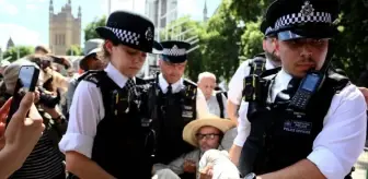 İngiltere'de 'Palestine Action'a destek eylemine polis müdahalesi