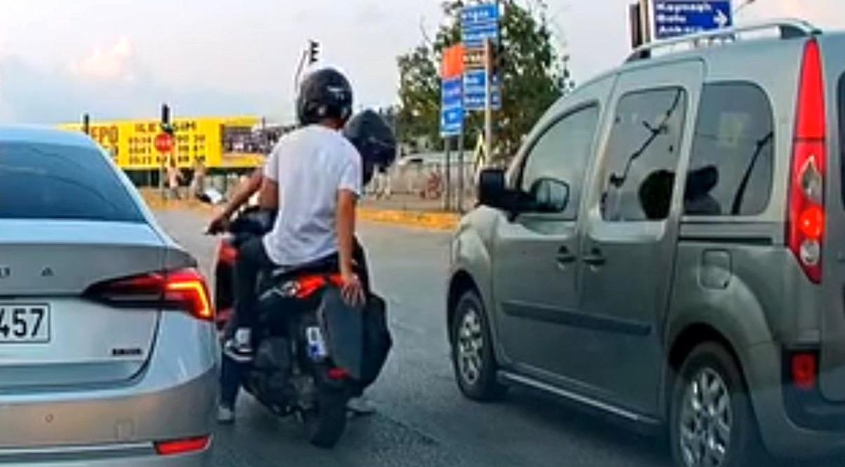 Düzce'de Kırmızı Işık İhlali İçin Arkadaşından Yardım İsteyen Sürücü Yakalandı