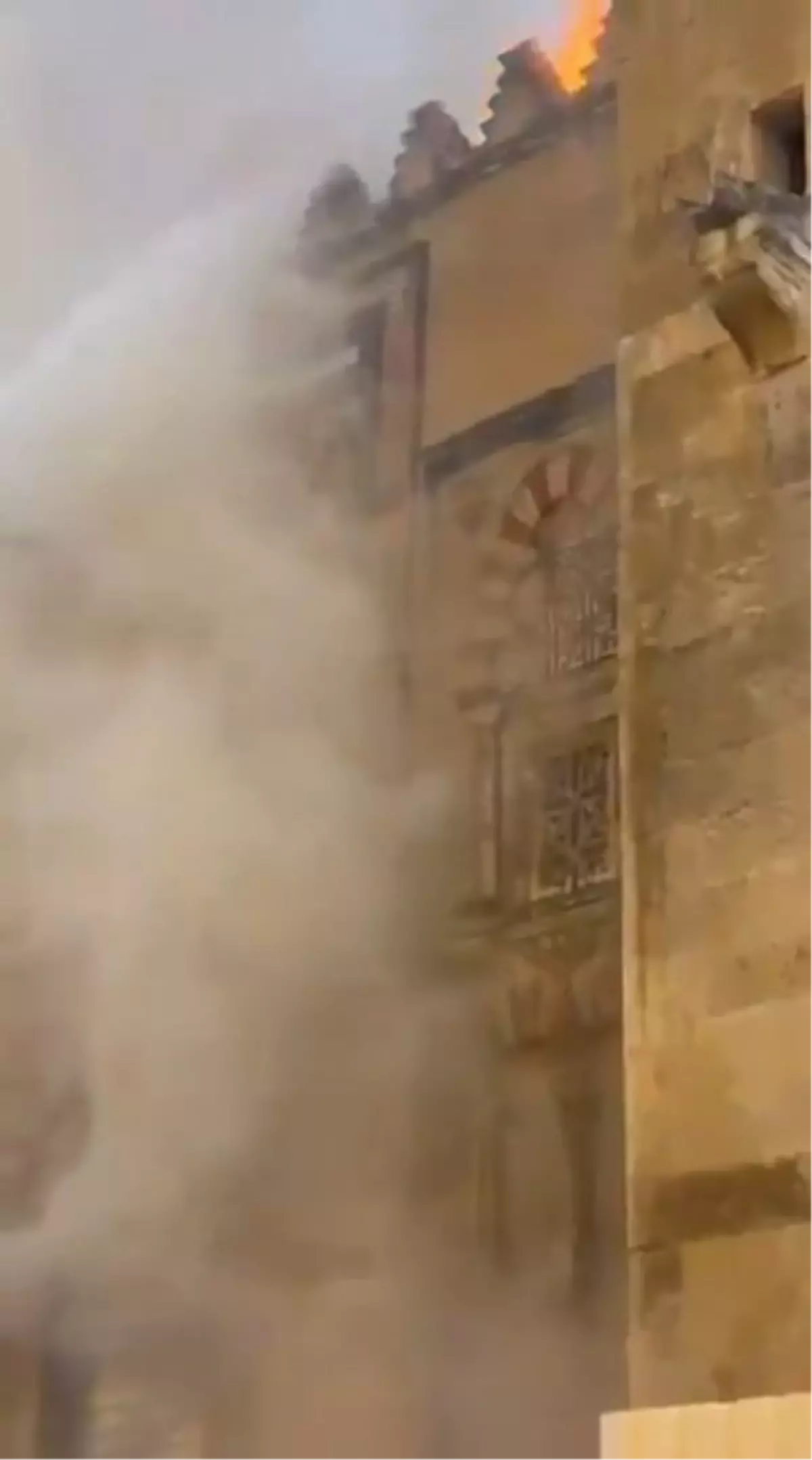Kurtuba Camii-Katedrali'nde Yangın Çıktı