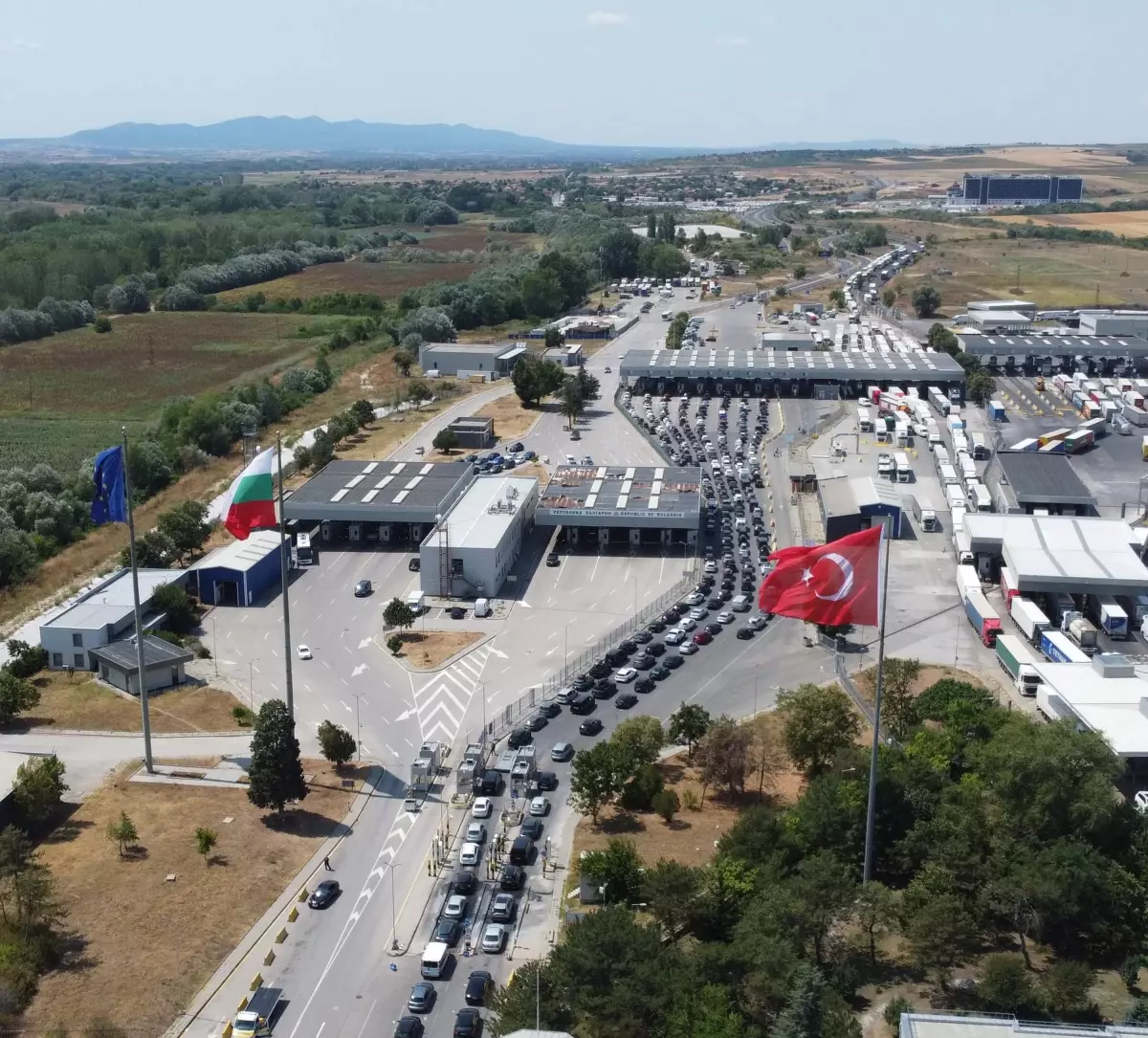 Gurbetçiler Ana Vatanlarından Ayrılırken Duygusal Anlar Yaşıyor