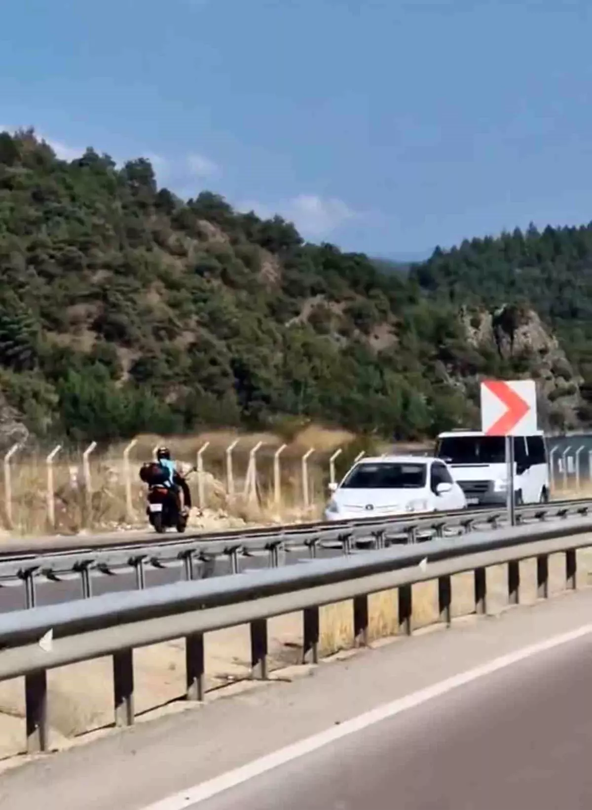 Tokat'ta Ters Şeritte İlerleyen Motosiklet Sürücüsü Tepki Çekti