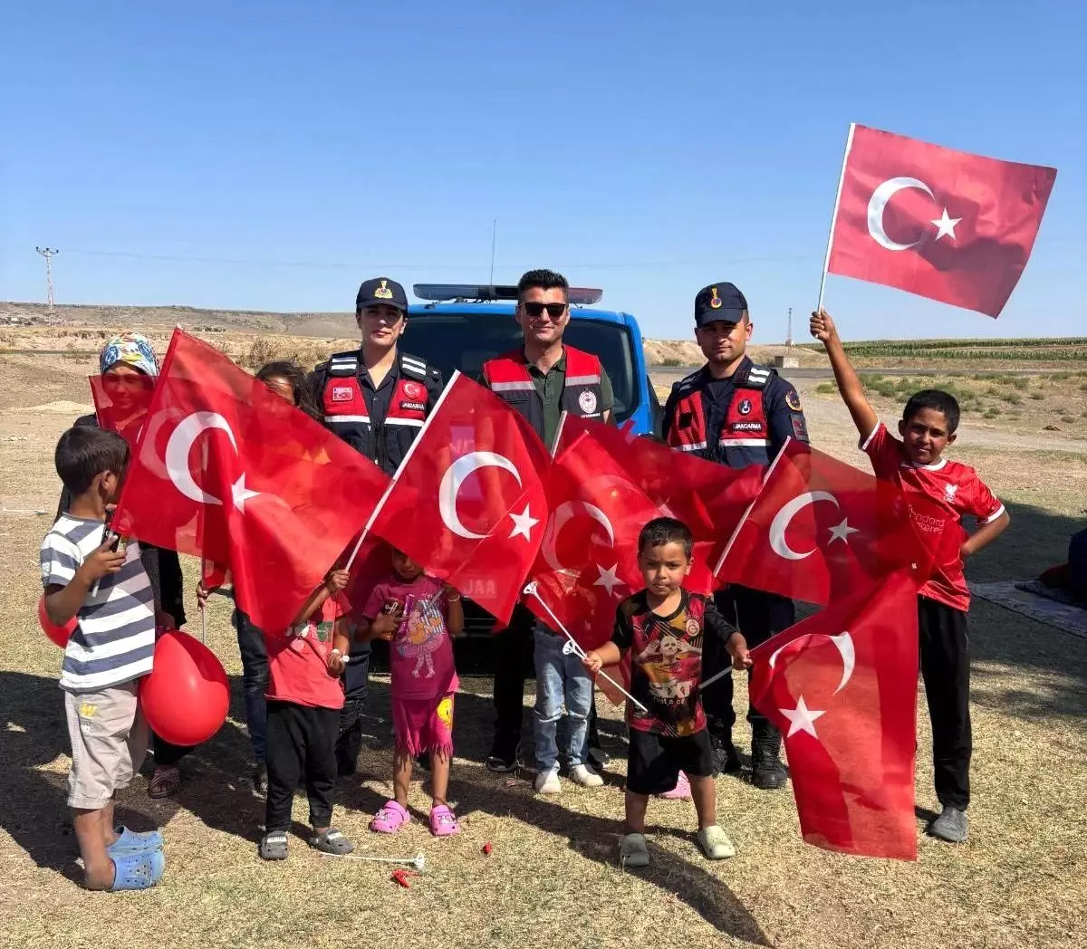 Jandarma, Geçici Tarım İşçilerinin Çocuklarına Sosyal Destek Sağladı