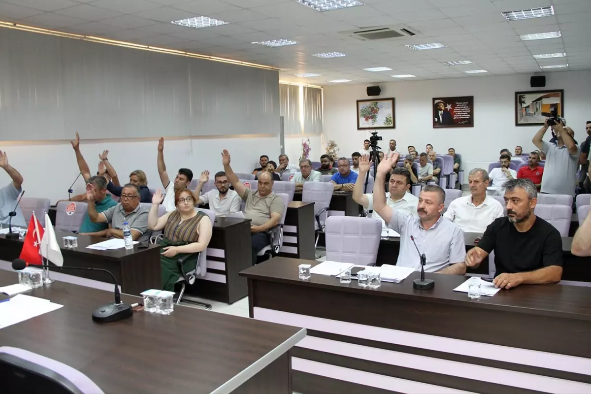 Kula Belediyesi'nde CHP'li 3 katip üye istifa etti