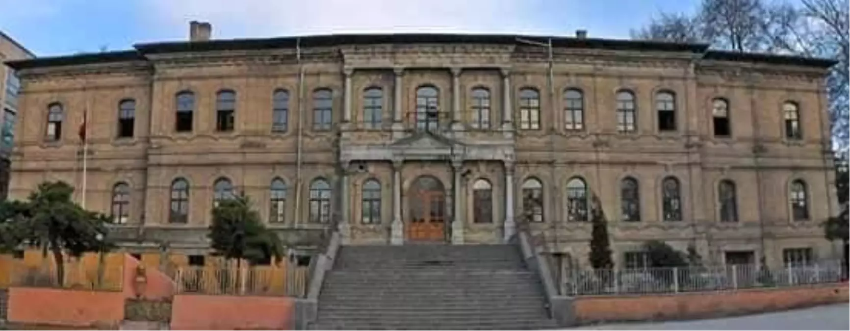 Kütahya Lisesi'nin Tarihi Binası İçin Restorasyon İhalesi Tarihi Açıklandı